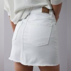 American Eagle White Denim Hi Rise Raw Hem Mini Skirt Women Sz 00 Regular NWOT